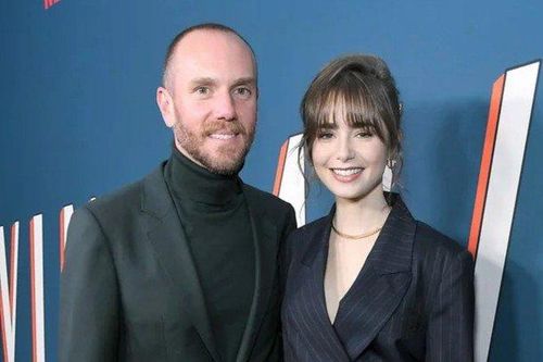 Chồng Lily Collins bối rối khi chỉ đạo cảnh bạn thân hôn vợ