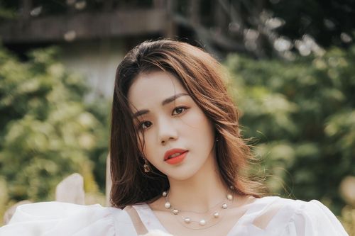Ca khúc thứ 5 đứng đầu #zingchart của Hương Ly