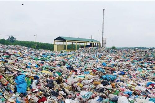 Quảng Trị: Rác thải 'bao vây' lò đốt rác