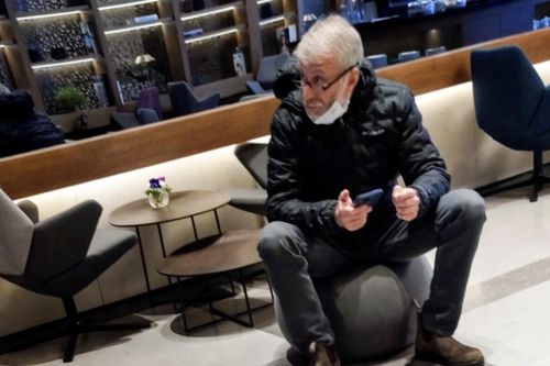 Ông chủ Chelsea 'ôm' tài sản về tới Moscow