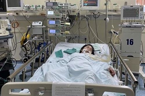 Trẻ ho ra máu do mắc Covid-19 nặng