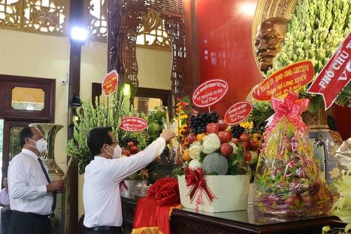 Tưởng niệm 42 năm ngày mất Chủ tịch Tôn Đức Thắng