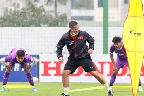 U23 tập luyện với chuyên gia người Pháp