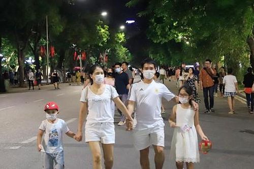 Người dân cần lưu ý gì khi tham gia phố đi bộ hồ Hoàn Kiếm?