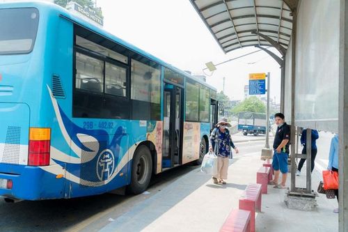 Dịch bệnh Covid-19 phức tạp, Hà Nội cho giảm tần suất xe buýt