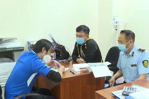 Trên 46.000 bộ sinh phẩm xét nghiệm COVID-19 nhập lậu bị thu giữ trong đêm