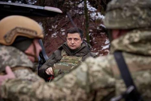 NÓNG: TT Zelensky có hành động bất ngờ - Quân Ukraine ở Donbass 'đã yếu nay còn thiếu'