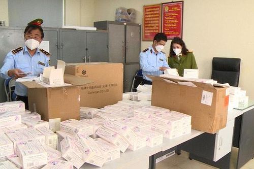 Hà Nội: Liên tiếp phát hiện hàng nghìn kit xét nghiệm Covid-19 nhập lậu