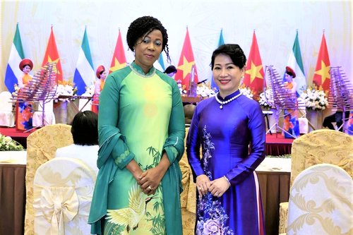 Giao thoa văn hóa Việt Nam - Sierra Leone qua tà áo dài của phu nhân Tổng thống Julius Maada Bio