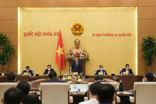 Chủ tịch Quốc hội: Cân đối xăng dầu đang đứng trước khó khăn kép