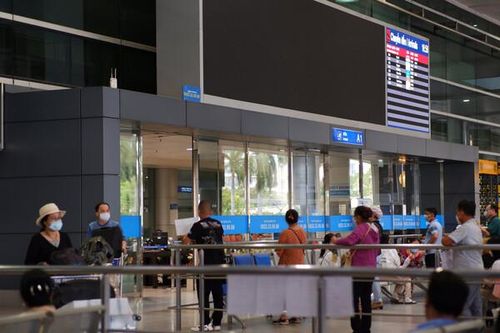 Sân bay Tân Sơn Nhất vắng như 'chùa Bà Đanh' ngày đầu mở cửa đón khách quốc tế