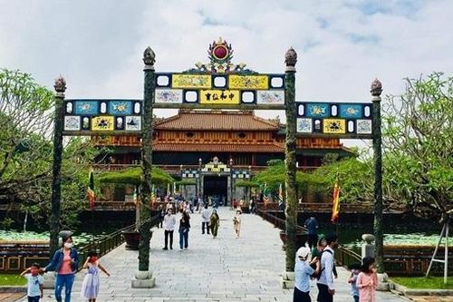 Du khách phản ánh tham quan Hoàng Cung Huế phải mua vé gộp