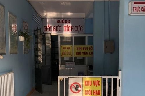 Hành hung nhân viên y tế khi bị nhắc đeo khẩu trang