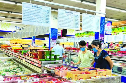 Giá hàng hóa tăng mạnh, siêu thị nỗ lực 'phanh'