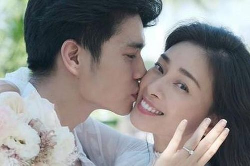 Nhìn lại những màn 'cầu hôn thế kỷ', cổ tích đời thực trong showbiz Việt