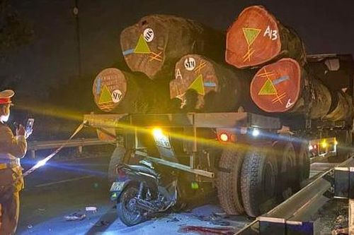 Tai nạn trong đêm: Nam thanh niên Hải Dương tử vong sau khi đâm vào đuôi xe ô tô chở gỗ