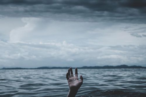 Từ 'Hội những người muốn tự sát' đến hàng loạt vụ người trẻ tự tử