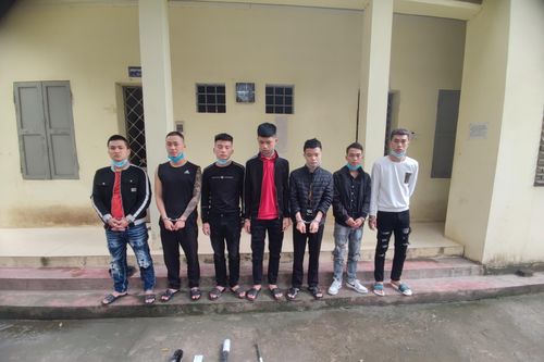 Khởi tố, bắt tạm giam nhóm 'trai làng' vác hung khí đánh nhau