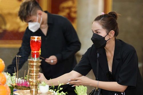 Khả Như, Trần Phong viếng đạo diễn Vũ Minh