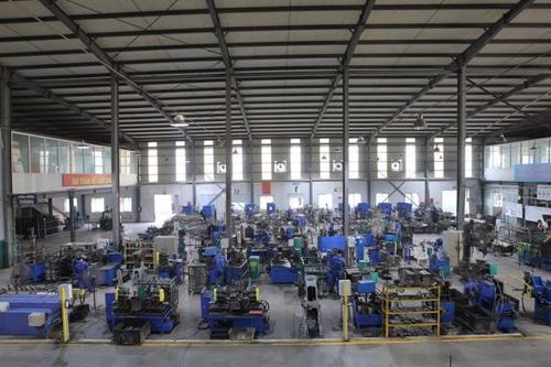Xăng dầu phi mã, doanh nghiệp sản xuất đau đầu ứng phó