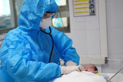 Dấu hiệu F0 dưới 5 tuổi điều trị tại nhà cần liên hệ y tế ngay