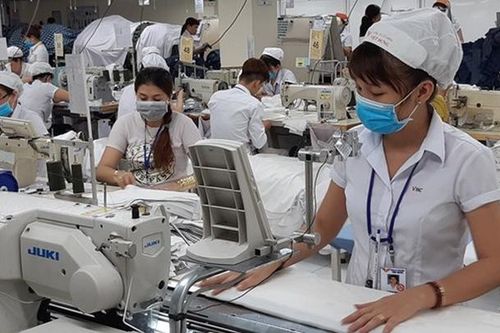 Đề xuất tăng giờ làm thêm: Phục hồi sản xuất đi đôi với bảo đảm đời sống lao động