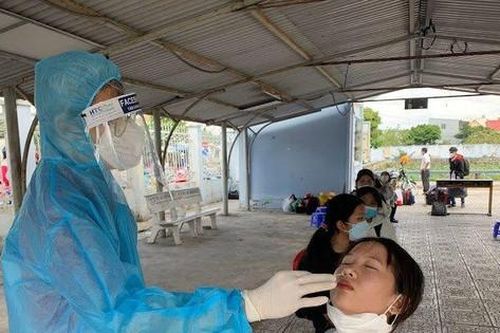 Cà Mau cho F0 không triệu chứng được đi làm