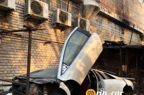Xót xa siêu xe Lamborghini của nam siêu sao bị bỏ hoang
