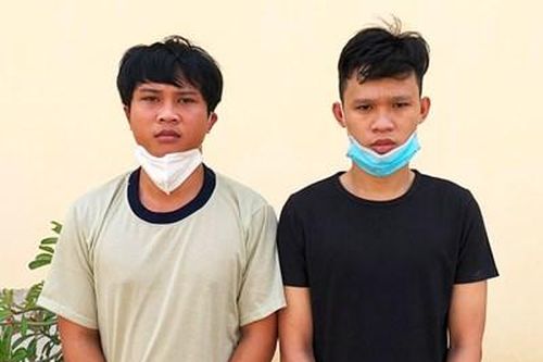 Xịt hơi cay, cướp tài sản