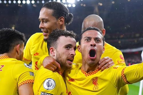 Đánh bại Arsenal, Liverpool chỉ còn cách Man City đúng 1 điểm