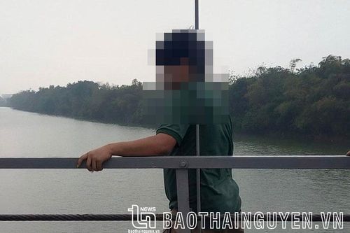 Kịp thời cứu sống nam thanh niên nhảy cầu Bến Oánh