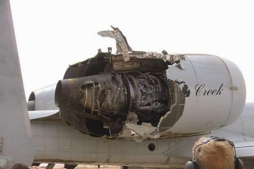 Cường kích A-10 Mỹ từng tạo kỳ tích sống sót sau khi bị trúng tên lửa giống Su-25 Nga