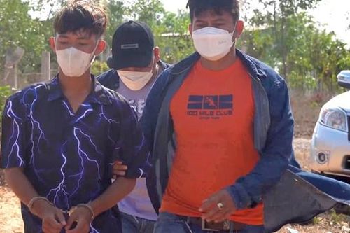 Hai thiếu nữ bị xịt hơi cay, cướp 'di động' trên đường đúng ngày 8/3