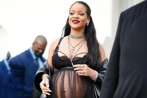 Rihanna chấp nhận cơ thể khi mang thai