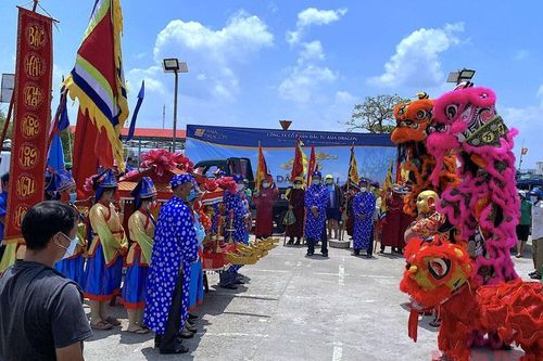Lễ hội Nghinh Ông Sông Đốc thu hút đông đảo ngư dân và khách thập phương