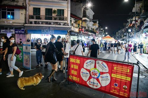 Hà Nội chính thức mở lại phố đi bộ hồ Gươm