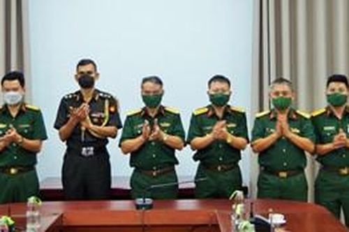 Tùy viên Quốc phòng Ấn Độ làm việc với Trường Sĩ quan Thông tin