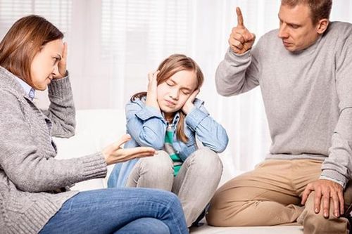 4 cách giúp cha mẹ thân thiết với con gái tuổi teen