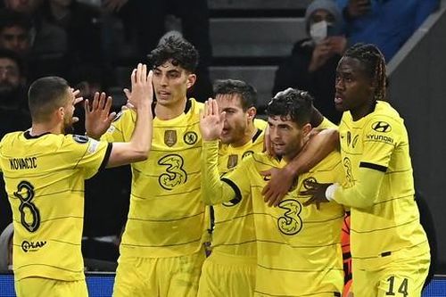 Hết tiền, Chelsea phải mặc lại áo cũ dù bị nhà tài trợ 'tuýt còi'