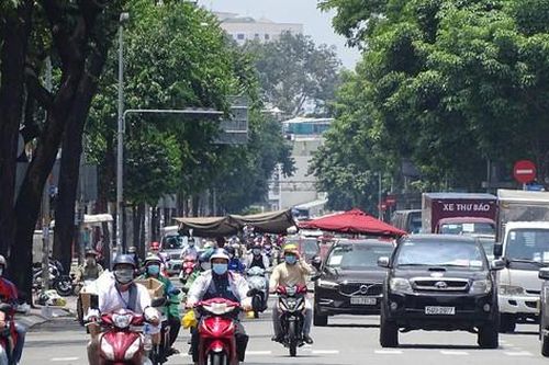 Số ca mắc COVID-19 tăng nhanh, vùng xanh tụt giảm
