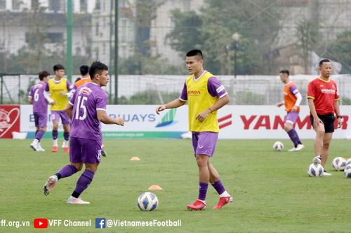 Tuấn Hải ghi bàn, tuyển Việt Nam thắng nhẹ đàn em U23
