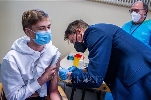 EMA: Còn quá sớm để quyết định tiêm mũi vaccine tăng cường thứ hai