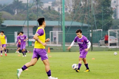 Dịch COVID_19 'bao vây' tuyển Việt Nam, HLV Park Hang-seo gọi trở lại thủ môn Tấn Trường