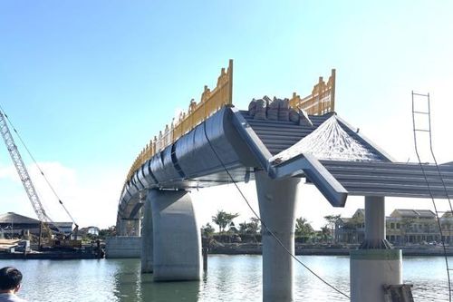 Quảng Nam: Cầu bộ hành 54 tỷ đồng 'vướng' đảm bảo an toàn