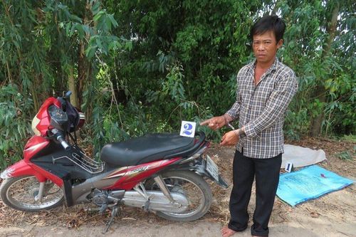 Rước con gái bạn thân về giùm, gã đàn ông cưỡng hiếp nạn nhân ngay giữa đồng vắng