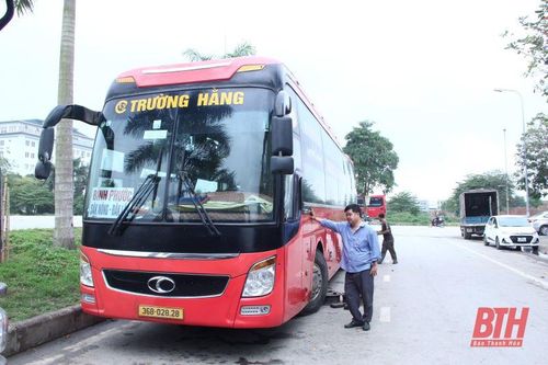 Lắt lay trong cơn 'bão giá' xăng dầu (Bài 1): Doanh nghiệp vận tải chịu lỗ để giữ khách