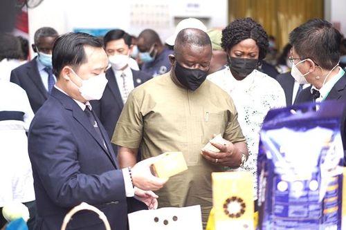 ANGIMEX ký hợp đồng xuất khẩu gạo sang nước Cộng hòa Sierra Leone với sự chứng kiến của Tổng thống Sierra Leone
