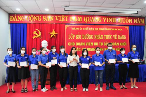 Bế mạc lớp bồi dưỡng nhận thức về Đảng cho đoàn viên ưu tú