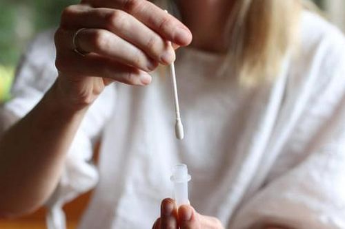 Khuyến cáo: Cảnh giác nguy cơ ngộ độc từ dung dịch đệm của kist test nhanh COVID-19 nếu dùng không đúng cách