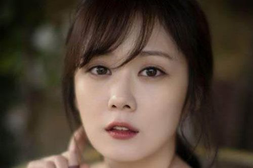 Thói quen 10 phút mỗi ngày này của Jang Na Ra khiến nữ diễn viên luôn trẻ đẹp, da căng mọng